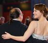 "Méconnaissable", "Hallucinant" : Emma Stone métamorphosée sur ces images, les fans sont sidérés (et c'est politique !)