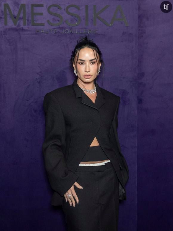 "Elle est trop bizarre", "Son visage ?!", "Son apparence est si différente", "Qu'est-ce qui ne va pas avec son visage ?", "Elle ressemble de plus en plus à un homme", fustigent à l'unisson quelques haters anonymes sur Instagram.