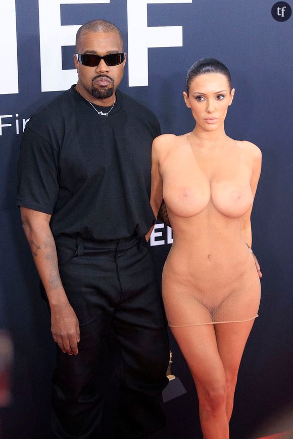 Inquiétante ou indécente, alarmante ou sexy, sexistes et fans réellement préoccupés s'inquiètent abondamment de ces apparitions sulfureuses.