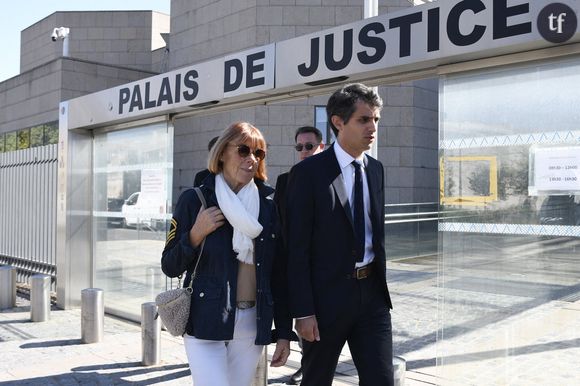 Jour après jour, l'avocate rendait compte sous la forme de vlogs, sur TikTok, de l'audience. Un contenu abondamment suivi. Mais ce ne sont pas ces propos qui font l'objet de ces finalités juridiques. Non, mais le fait de se déclarer coach de vie, et plus précisément, selon la magistrate, d'avoir été "actionnaire d’une société commerciale dispensant des prestations de coaching alors que cette activité n’est pas connexe à la profession d’avocat".