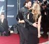 "C'est si malsain !", "J'espère qu'il avait 18 ans quand ils se sont rencontrés", "C'est la Dicaprio au féminin ?", "Il a choisi d'être en couple avec sa mère, se sent-il mal à l'aise dans sa vie, en insécurité ?", "Il pourrait être son fils en fait", lisait-on déjà il y a quelques semaines à propos de Sam Taylor Johnson. On a déjà lu plus laudatif.