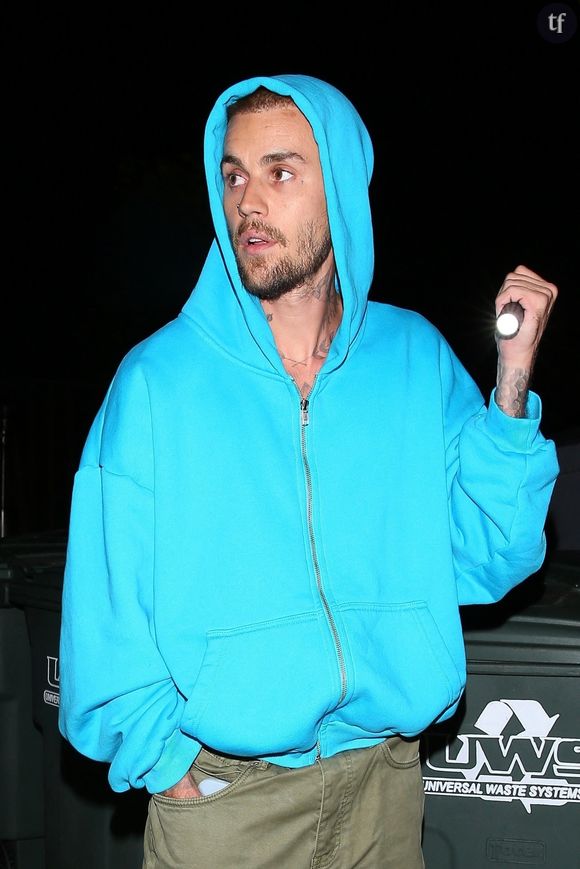 Justin Bieber sort son nouvel album, SWAG, et le chanteur canadien fait surtout réagir ces dernières heures... Du côté des clichés des paparazzi, partageant des photos de lui en compagnie de sa chère Hailey Bieber. Polémiques.