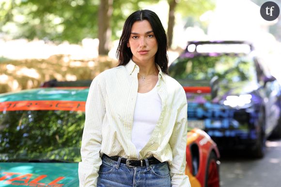 Bikini string ultra sexy, abdos en béton, yacht incroyable... Dua Lipa fait grimper la température pour ses 30 ans