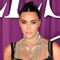"Plus forte que Sydney Sweeney !" : Kim Kardashian éblouit en lingerie, égérie de 45 ans "hyper sulfureuse" sur ces photos