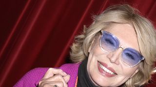 "On est des objets sexuels" : Amanda Lear détruit l'univers misogyne du mannequinat et son culte de la "femme-poupée"