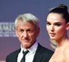 "C'est sa fille ?", "Elle est avec son grand-père" : Sean Penn apparaît avec son épouse mais la différence d'âge choque