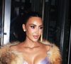 "C'est effrayant", "horrible" : Kim Kardashian trop vulgaire ? C’est le fashion faux-pas avec cette tenue spectaculaire