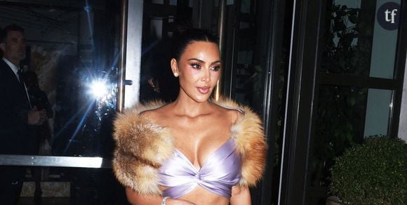 "C'est effrayant", "horrible" : Kim Kardashian trop vulgaire ? C’est le fashion faux-pas avec cette tenue spectaculaire