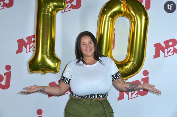 Elle a porté plainte pour diffamation contre Angèle Salentino, une autre candidate de télé-réalité qui l'accuse de harcèlement et d'avoir contribué à pousser Aurélie Preston, également candidate de télé-réalité, à tenter de se suicider en 2021.