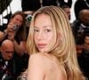 D'aucuns se demandent si c'est la marque d'une opération de chirurgie esthétique... La star d'Elite suscite ragots et rumeurs concernant son recours au bistouri. Cela fait 5 ans que l'actrice est suspectée d'avoir eu recours à une rhinoplastie, une bichectomie ou d'avoir fait des injections. A force d'acharnement médiatique et de gossips, Ester Expósito avait fini par s'exprimer : “J'ai lu que j'avais subi une cinquantaine d'opérations et de retouches sur le visage depuis l'âge de 19 ans..."