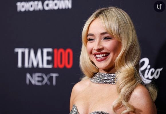 D’autres déplorent le manque d’originalité de faire poser Sabrina Carpenter dans une version moderne de Madonna, qui elle-même s’inspirait d’actrices des années 50, comme Marilyn Monroe : “OMG, une autre Marilyn du pauvre”, “Révolutionnaire : un cosplay de Madonna en Marilyn”, “Elle est loin d’avoir leur talent”.