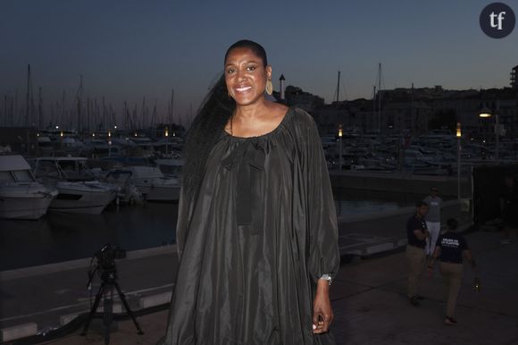 Sur le plateau de C à vous, elle dénonce quelque chose de plus globale, observable parmi les footballeuses professionnelles, par exemple : une sexualisation constante des sportives, de leur corps, de leur apparence. Face à cela, elle exprime la nécessité de l'ouvrir pour mieux faire bouger les lignes. Même lorsqu'il s'agit d'évoquer des articles d'il y a 30 ans.