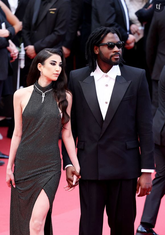 Face à Mouloud Achour, l'artiste insaisissable - férue des punchlines "sales" d'un côté, en featuring avec Angèle de l'autre - Damso explique la profonde révélation que représente sa nouvelle compagne à ses yeux, Milla Lapidus. Et comment elle a changé sa vie, son regard sur le monde... Et sur les femmes ?