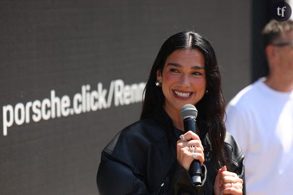 Une souplesse légendaire : Dua Lipa sportive et sexy sur cette session yoga dévoilée sur Instagram