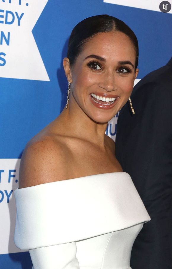 Force est de constater que la Duchesse exacerbe encore les affects au moindre de ses gestes, même le plus anodin. Ainsi cette semaine, "Meghan" s'est-elle plu à partager une vidéo filmée en mode selfie. On l'y voit sans maquillage.... Et cela suffit à réveiller les "haters".