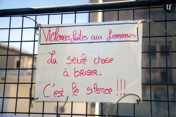 Ce dernier l'a frappée à mort à la suite à d'une "dispute sur fond d'adultère", avant d'appeler la police en expliquant avoir "fait une bêtise".