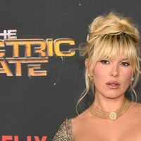"No bra", "libérons nos seins" : cette actrice iconique dit non au soutien-gorge sur ces images osées pour sa propre marque de vêtements