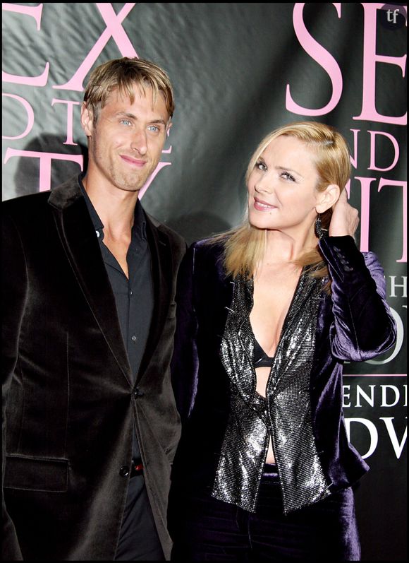 Samantha dans SEX AND THE CITY, à sa façon, était une figure précurseure. IndieWire d'ailleurs la définit comme une pionnière du mouvement féministe "sex positive" dans la pop culture : une défense du droit au plaisir au féminin comme lutte intime et politique. On est forcément d'accord... KIM CATTRALL, icône absolue !