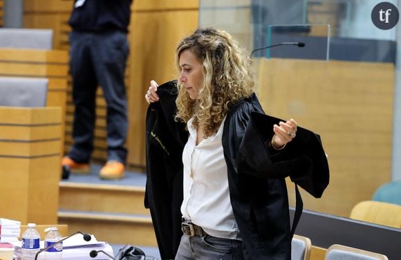 Emmanuelle Franck dénonce dans Society un phénomène qui touche toutes ses consœurs de profession. Voyez plutôt : “Dans l’inconscient populaire, collectif, une avocate, c’est Eric Dupont-Moretti, pas une femme d’un mètre soixante et de cinquante kilos !”. Très tôt, dit-elle, elle a tout connu : les réflexions basses du front des confrères, certaines humiliations, des qualificatifs comme “stagiaire” alors que l'avocate était déjà au fait de sa profession, jusqu’à sa défense de Cédric Jubilar, qui lui vaut des réflexions scabreuses et bien nauséeuses.