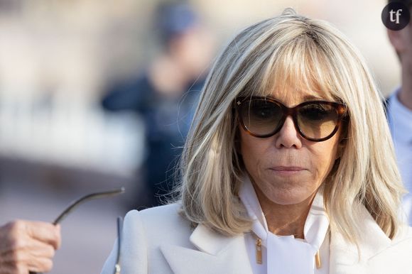Victime d'une rumeur transphobe et existe largement diffusée par les complotistes sur les réseaux sociaux, Brigitte Macron a vu, au tribunal, deux de ses harceleuses... Relaxées. La preuve que la propagande transphobe demeure impunie en France ?