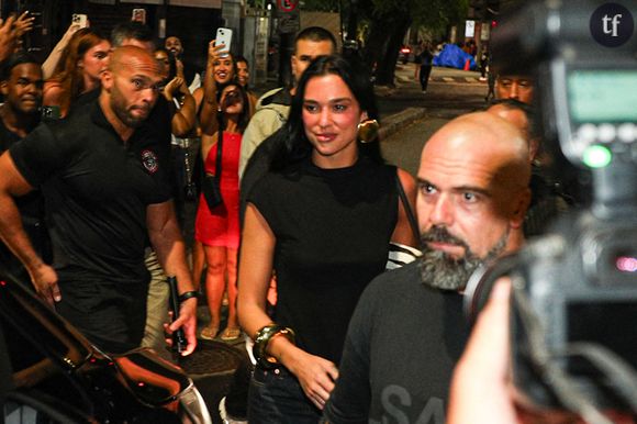 “Trop hot pour cette planète” : Dua Lipa en micro-bikini et abdos sculptés, Instagram explose