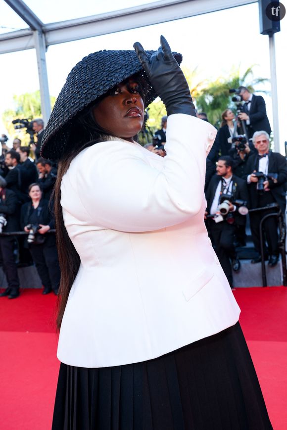 Et plus en détails : par des artistes de pop coréenne, ou K-Pop, qu'elle accuse de "pompage".