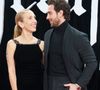 Elle a 58 ans, il en a 35. A l'approche de sa soixantaine, Sam Taylor Johnson hérite d'un statut très controversé : la réalisatrice de 50 Nuances de Grey scandalise aux côtés de son compagnon, le célèbre Aaron Taylor Johnson, de 23 ans son cadet. Et les internautes n'épargnent jamais la personnalité polémique.