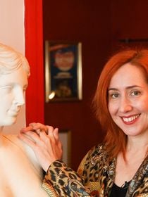 "Tarte aux fraises = partouze" : cette célèbre chroniqueuse de Quotidien met la main à la pâte sur ces images très culottées (et bon appétit bien sûr)