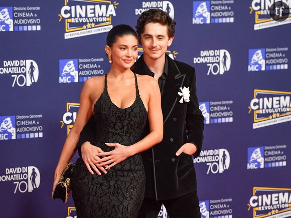 Seulement voilà, ce gossip doit beaucoup à l'étrange détestation que suscite Kylie Jenner. La star du clan Kardashian s'est bien malgré elle mise à dos une grande partie des fans de Timothee Chalamet, jugeant ce couple aussi improbable que catastrophique. De fait, la moindre rumeur au sujet de leur rupture est largement validée par l'essentiel de ces aficionados pas si bienveillants.