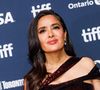 Salma Hayek parvient toujours à sidérer ses fans.

Même lorsqu'elle se contente, comme elle l'écrit, de fêter ses "59 années de voyages" - une jolie manière d'envisager le fil du temps. En bikini rouge, un verre à la main. "59 voyages au soleil et en train de danser", se réjouit-elle avec délectation.