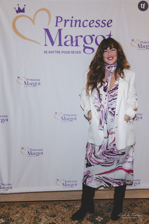 Elsa Wolinski impressionne les internautes avec ces photos solaires en lingerie sexy.