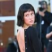 "Divine", "Waouh ce dos cambré" : Adèle Exarchopoulos enflamme le tapis rouge dans une robe au dos nu ravageur façon Mireille Darc