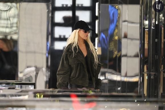 « Elle a l’air si heureuse », « quelle reine » : Christina Aguilera, chanteuse de notre enfance, ose le micro short et les maxi cuissardes à 44 ans et on adore !