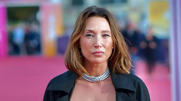 "Une robe magnifique" ou "qui ne la met pas du tout en valeur", le look de Laura Smet sur le tapis rouge divise