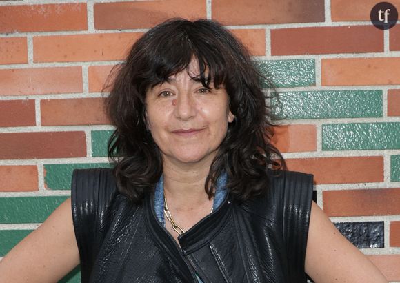 Nous avions pu lire alors quantité de billevesées sexistes sous un article de Trois Couleurs à son sujet cette année encore : "Qu'est-ce qui lui est arrivé ?", "Elle a pris cher", "Je l'avais pas reconnu, on dirait une mémère, elle a grossi", "Le coup de vieux. Pas cool la ménopause".