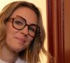 Fraîchement arrivée sur son lieu de vacances, Lorie nous accueille et nous laisse jeter un petit coup d'œil à l’intérieur de sa valise. Chanteuse, actrice, réalisatrice, femme engagée pour la santé des femmes… On ne présente plus celle qui a fait danser toute une génération au rythme de ses chansons endiablées et qui sera d’ailleurs en tournée dès le mois d’octobre.