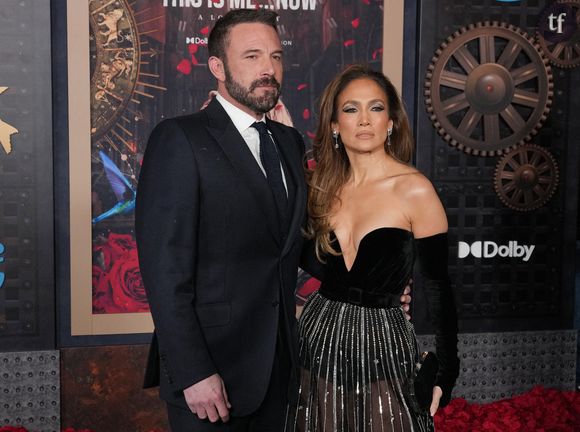 Elle se sent très "reconnaissante", écrit-elle, de ce compagnon qui change, évolue, mais qu'elle considère comme "à son meilleur". C'est une manière pour la star de perdurer dans ce mythe moderne qu'elle incarne : celui de l'un des plus inspirants sex symbol des années 90...