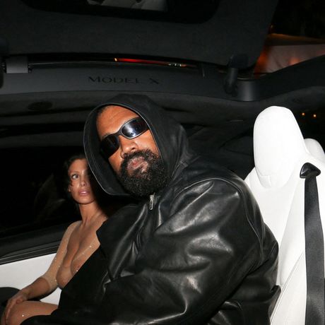 “Elle est sous l’emprise de Kanye West” : En string en pleine rue, Bianca Censori inquiète les internautes