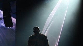 "Au secours" "Fan d'un mec qui a frappé Rihanna ?" : une femme a payé 1200 $ pour que ce célèbre rappeur lui retire son string