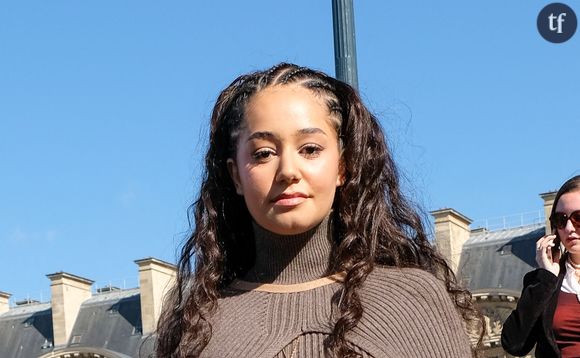 Pendant que certaines préfèrent mettre en garde les novices de l’épilation du sourcil : “Vieille personne de 36 ans, croyez-nous ! Ça ne repousse pas à la longue !”, d’autres désespère de voir cette mode revenir : “Bah nan on aime bien nos sourcils épais ????”, “non, je refuse le retour de la mode des petits sourcils”, “Laissez vos sourcils naturels y’a rien de mieux”.