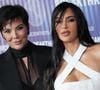 Kris Jenner en bikini : les clichés de la mère du clan Kardashian plus jeune
Sur ces clichés, la matriarche du clan Kardashian affiche une silhouette de rêve, qui a mis le feu à Instagram. "Quel corps", "Un corps naturel et en bonne santé", "Tu as un corps de rêve. Tous ces cours d'aérobic t'ont permis de rester incroyable", commentent les internautes. Certains soulignent également sa ressemblance avec ses filles : "Kendall ressemble beaucoup à sa mère", "Omg, Kourtney est ta jumelle", "Kourtney a le même corps", "À chaque étape de sa vie, Kris ressemble à l'un de ses enfants !"