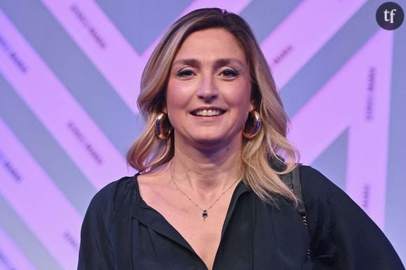 "Aucune classe", "Le mariage lui a fait prendre du poids ou c’est la robe qui est trop serrée ? Les 2", "Miam miam … la bonne bouffe de monsieur Hollande", "Elle a forci comme François", "Gironde, Julie Gayet, comme son pépère", "Oups elle s'élargit", commentent par floppées de remarques sexistes des gougnafiers de première.