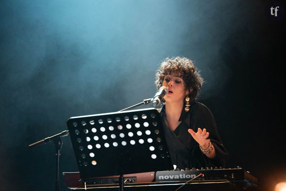"Dans la vie, on nous fait souvent croire qu’on est libres mais on voit bien que si on ne rentre pas dans une norme, on nous le reproche", dénonce encore la chanteuse de l'Eurovision.