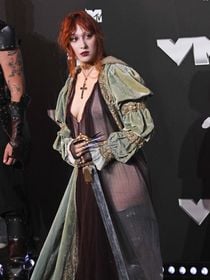 "Si sexy", "nue à Manhattan" : le look de cette star de la pop en plein concert "rendrait n'importe quelle femme lesbienne"