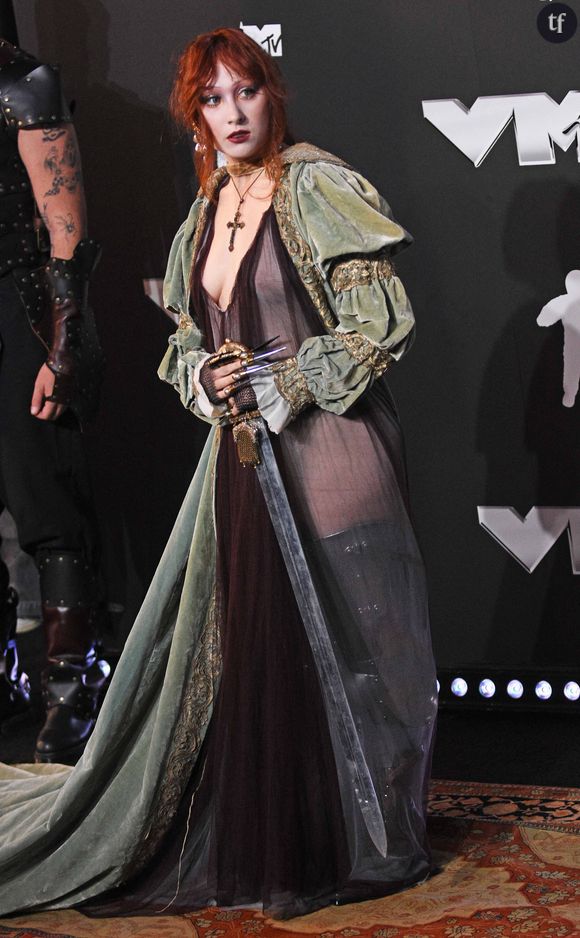 "Si hot", "nue à Manhattan" : le look de cette star de la pop en plein concert est si sexy qu'il "rendrait n'importe quelle femme lesbienne"