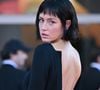 Robe qui s'est vue remaniée tout récemment par une autre icône du glam à la française : Adèle Exarchopoulos, l'une des meilleures actrices de sa génération.