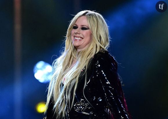 Avec un flegme fou et un humour mordant, la Canadienne préfère se marrer face à ces rumeurs.