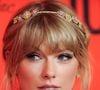 A savoir ? Celui de Taylor Swift. Blake Lively et "Taylor" sont "BFF" - best friends forever - depuis un bail. Tant et si bien, rapportent les médias people Page Six et TMZ , que la chanteuse en personne aurait participé aux relectures du scénario de Jamais Plus, que se serait largement réappropriée Blake Lively, également productrice du film. Taylor Swift serait dans le rapport rédigé par les avocats citée comme "une amie notoirement proche du couple" qui serait venue "soutenir" les réécritures de son amie Blake. Mais ce n'est pas tout.