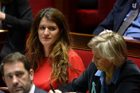 "Cachalot", "C'est un éléphant", "Elle a pris cher", "Elle a autant pris devant que derrière", "Elle boudine de partout", "Ils sont combien là-dedans ?", lit-on dans ce déferlement de commentaires qui conjuguent grossophobie, body shaming, misogynie.