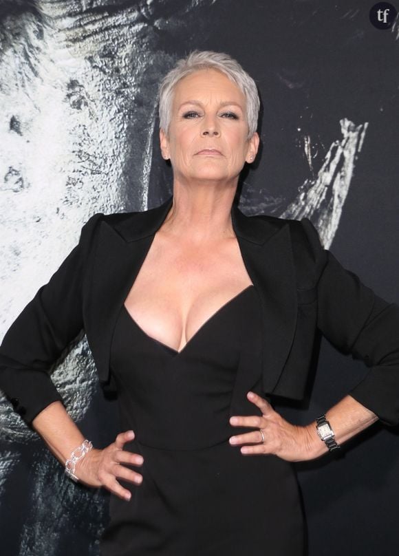 Et s'adonne l'espace d'une scène lunaire à une danse mélancolique sur fond de Bonnie Tyler. Un grand moment féministe, défend une célèbre consoeur... Il faut dire qu'à 66 ans, Jamie Lee Curtis a décidé de revendiquer sa sensualité, des émissions au grand écran. Hot.